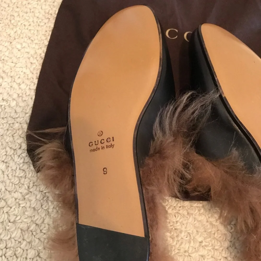 Gucci black fur / horsebit runway shoes size 9